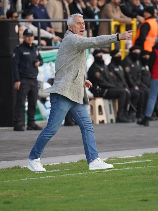 Muğlaspor evinde çıkış peşinde