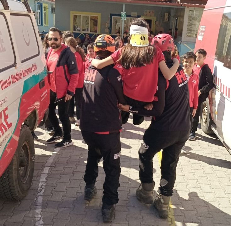 Köyceğiz Atatürk Ortaokulu’nda Afet Tatbikatı gerçekleştirildi