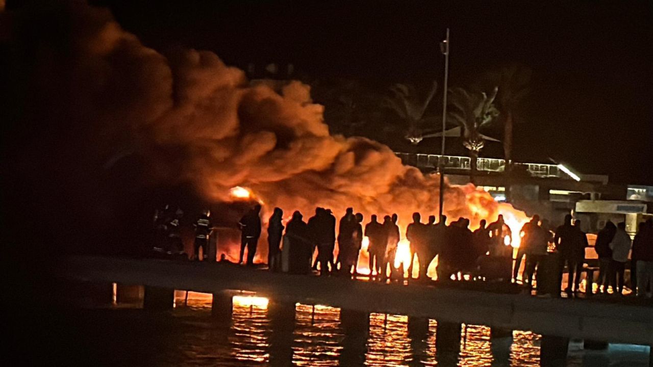 Bodrum’da marinada çıkan yangında 8 motoryat alev alev yandı