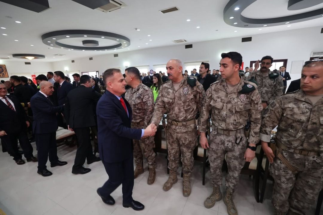 Vali Akbıyık bayramda güvenlik güçleri ile bir araya geldi
