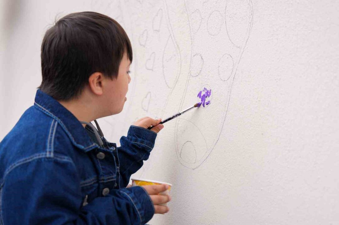 Muğla’da çoraplar farkındalık için boyandı