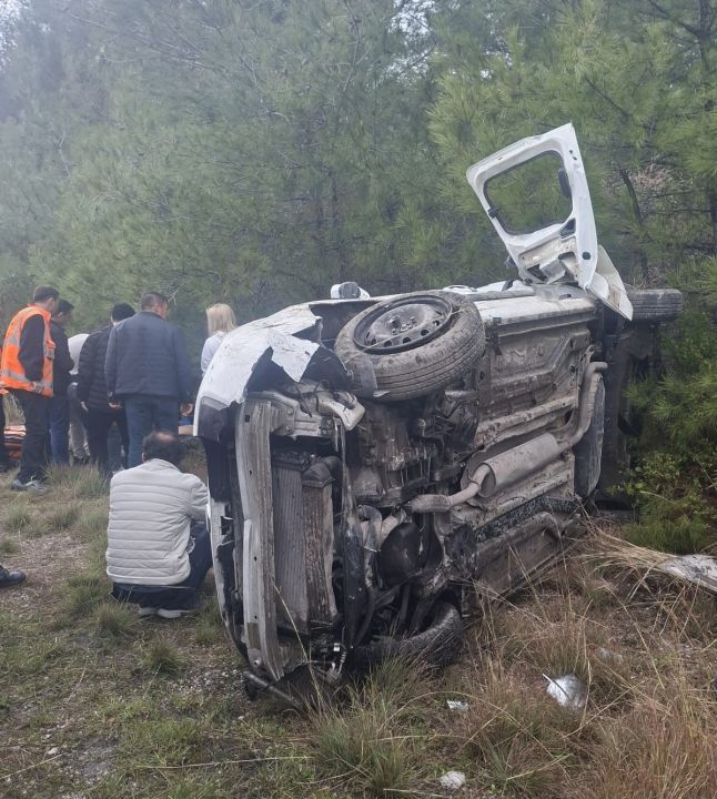 Akseki-Manavgat Karayolunda hafif ticari araç şarampole devrildi: 1’i ağır 6 yaralı