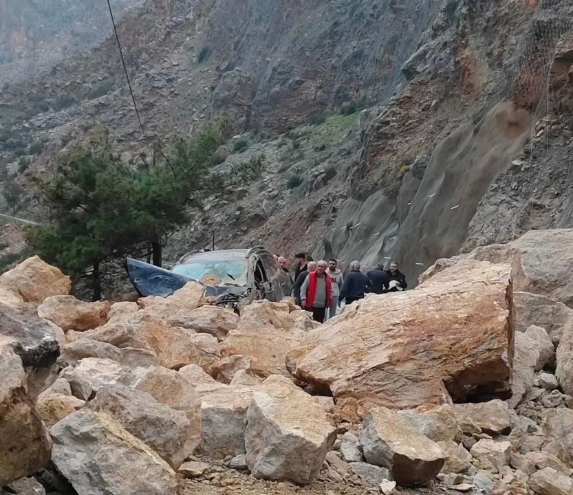 Mersin-Antalya karayolunda heyelan: Yol trafiğe kapandı, 1 yaralı