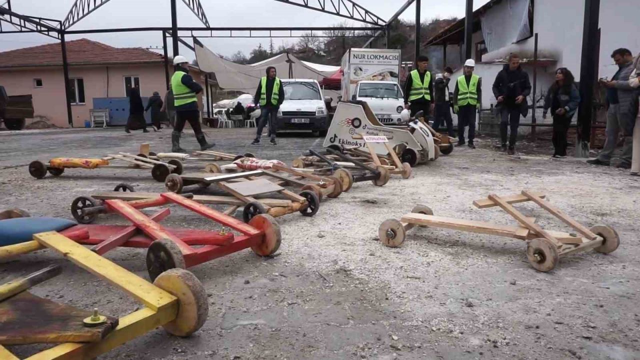 Fren yok, heyecan çok, geleneksel tahta araba yarışı bu yılda nefesleri kesti