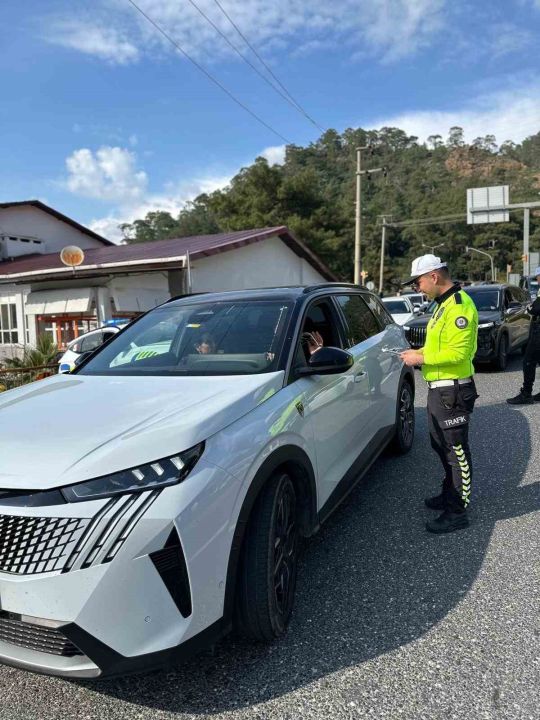 Marmaris’te bayram boyunca binlerce araç denetlendi