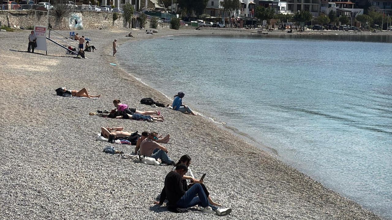 Bodrum'da bayramın son gününde tatilciler plajlarda zaman geçirdi