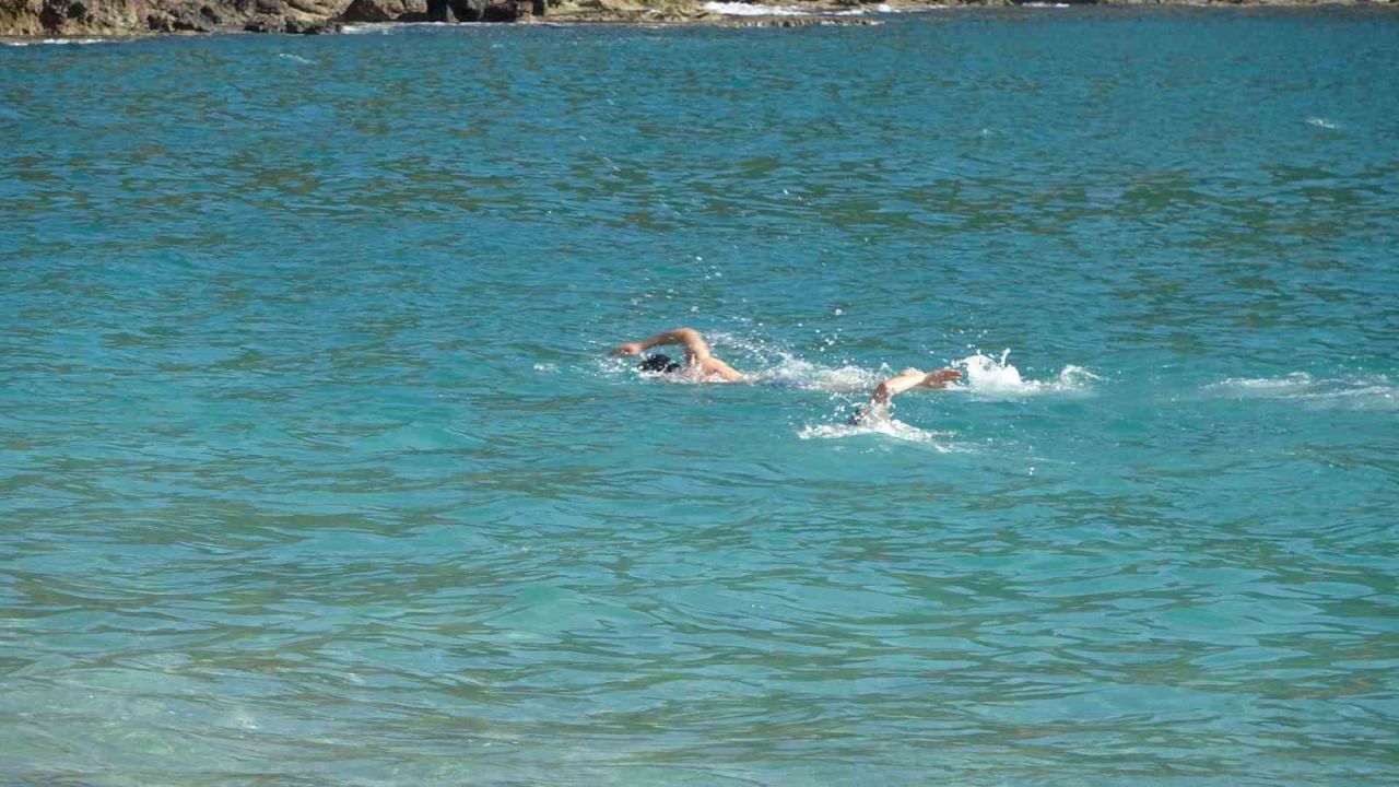 Alanya'da sezon açıldı! Turistler akın etti