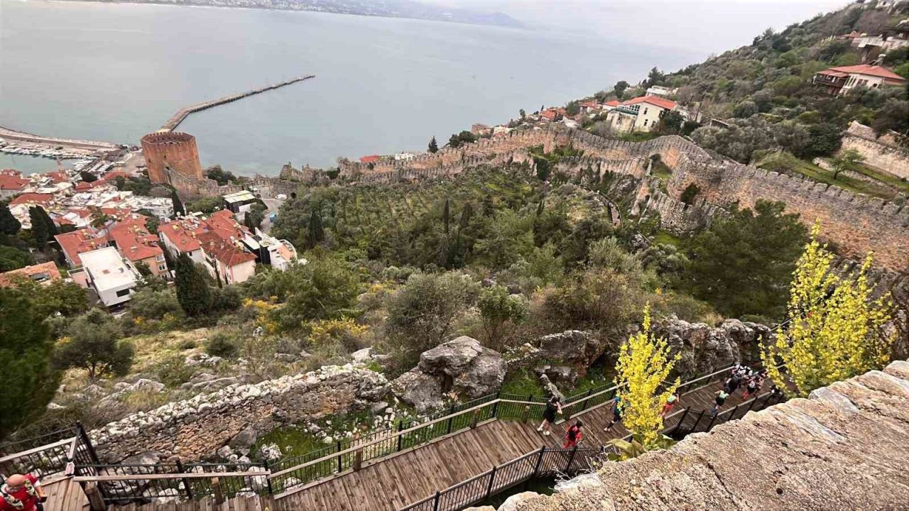 23 ülkeden 820 sporcu Alanya Ultra Trail için start aldı