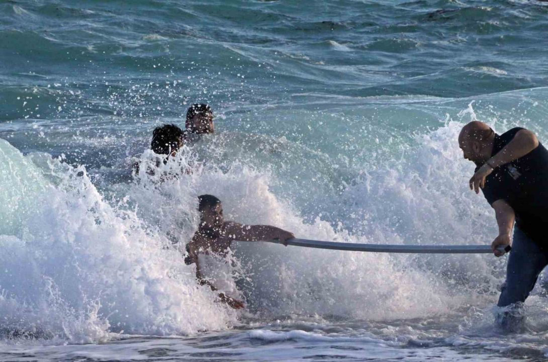 Antalya sahilinde can pazarı