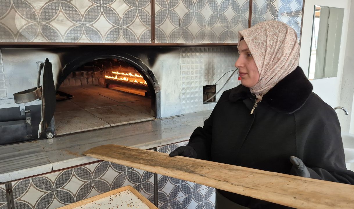 3 çocuk annesi Gamze, baba mesleği fırıncılığı sürdürüyor