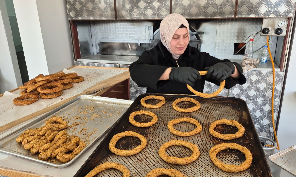 3 çocuk annesi Gamze, baba mesleği fırıncılığı sürdürüyor