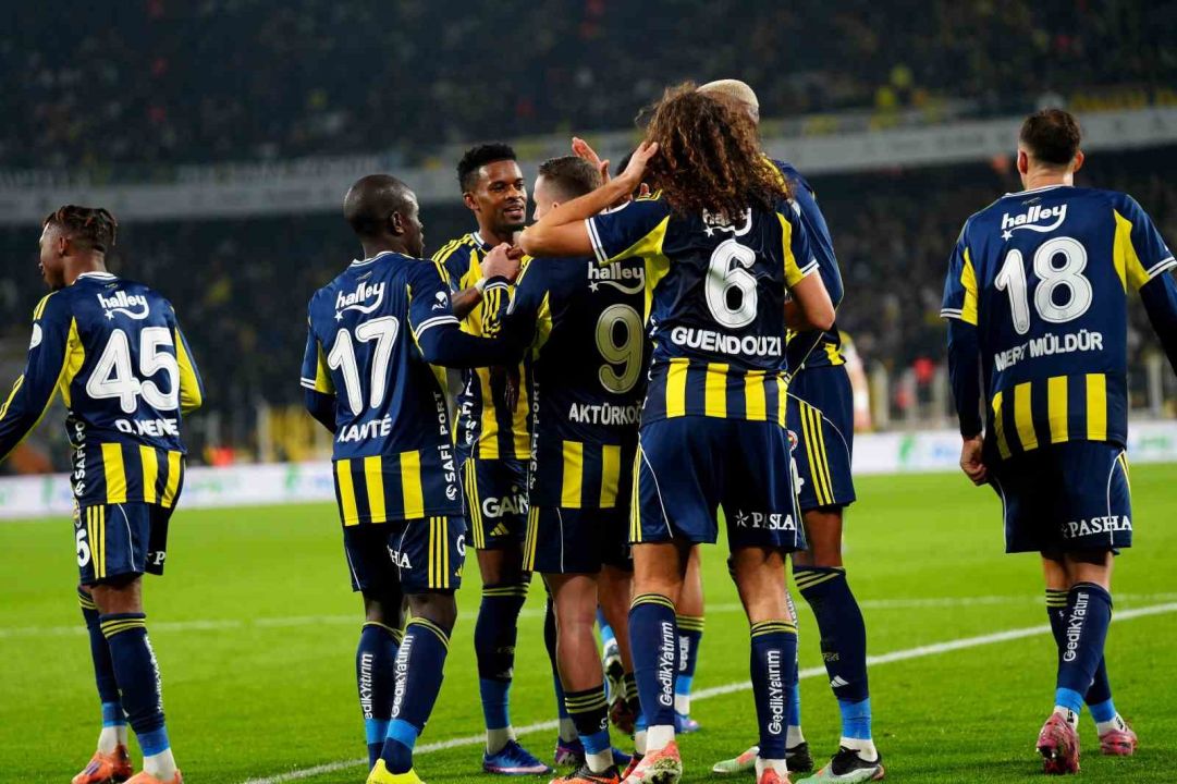 Fenerbahçe, ligin son virajına derbi galibiyetiyle girmek istiyor