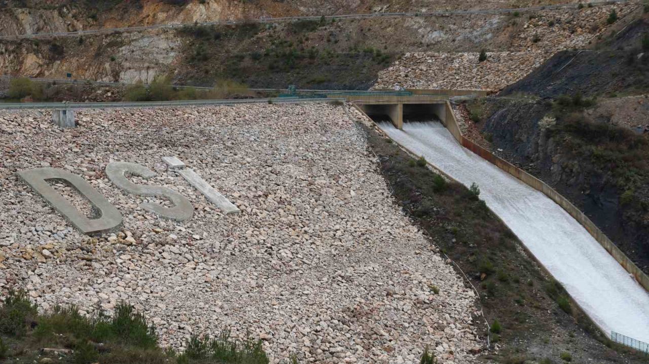 Maksimum seviyeye ulaşan Kozağaç Barajı’nda su tahliyesine başlandı