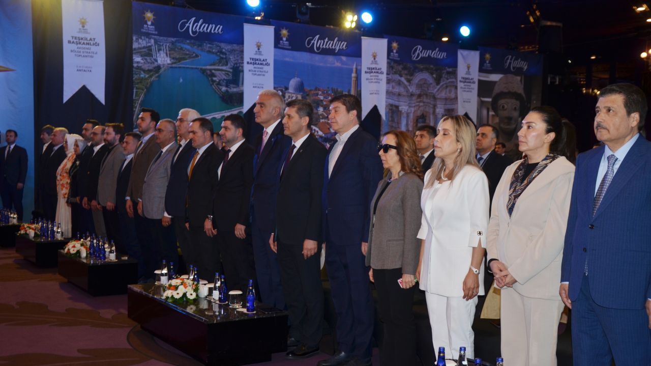 Turizmde rekor üstüne rekor! Antalya'da Bakan Ersoy’dan çarpıcı rakamlar