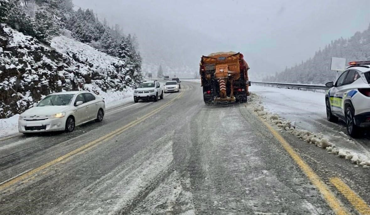 Antalya-Konya karayolunda kar yağışı başladı