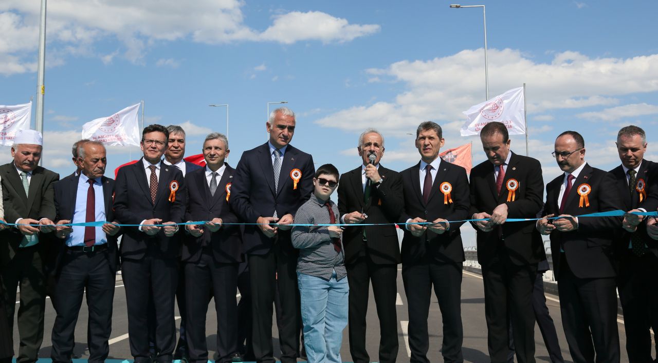 Antalya'da ulaşım ağı güçleniyor! Bakanlar açılışını yaptı