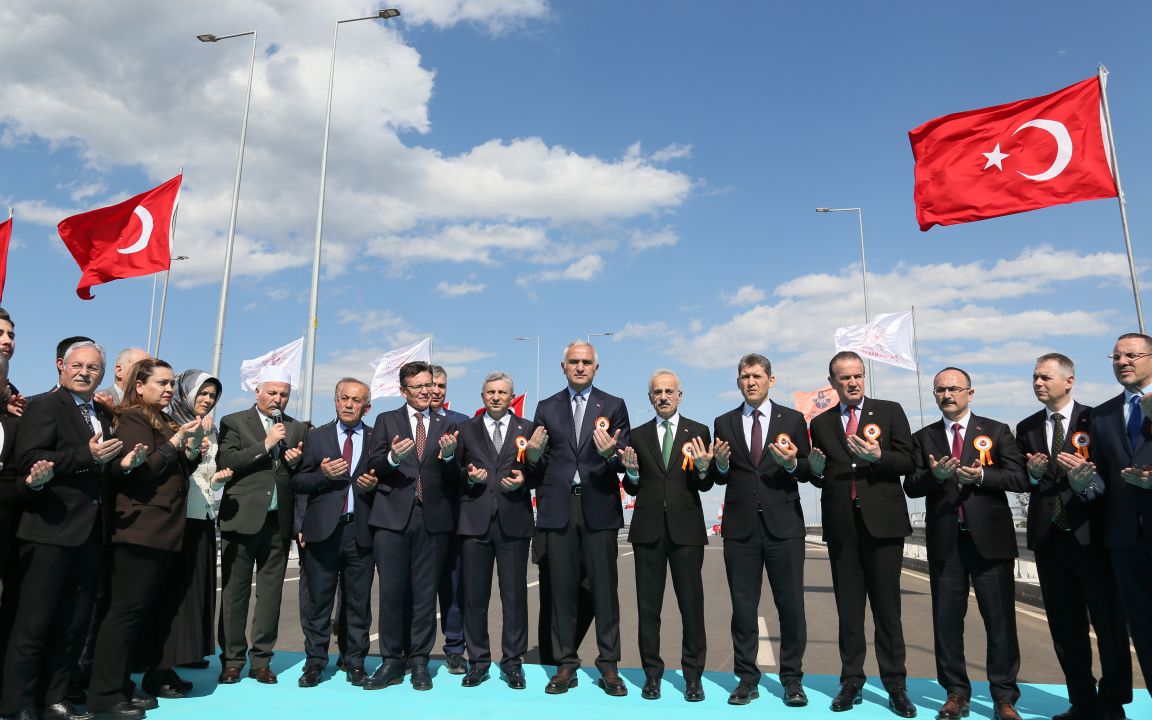 Antalya'da ulaşım ağı güçleniyor! Bakanlar açılışını yaptı