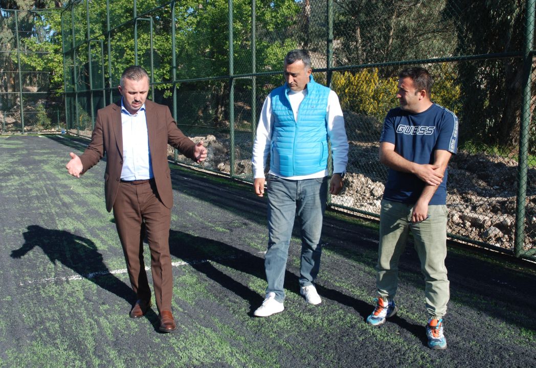 Kemer'e yeni halı saha