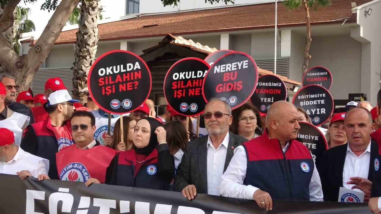 Antalya’da okullara yapılan saldırılar protesto edildi