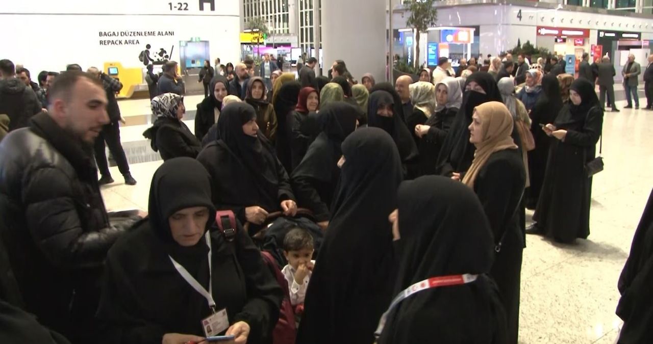 Yılın ilk hacı adayları İstanbul Havalimanı’ndan kutsal topraklara uğurlandı