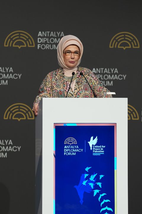 Emine Erdoğan'dan Filistinli çocukların eğitimi için çağrı