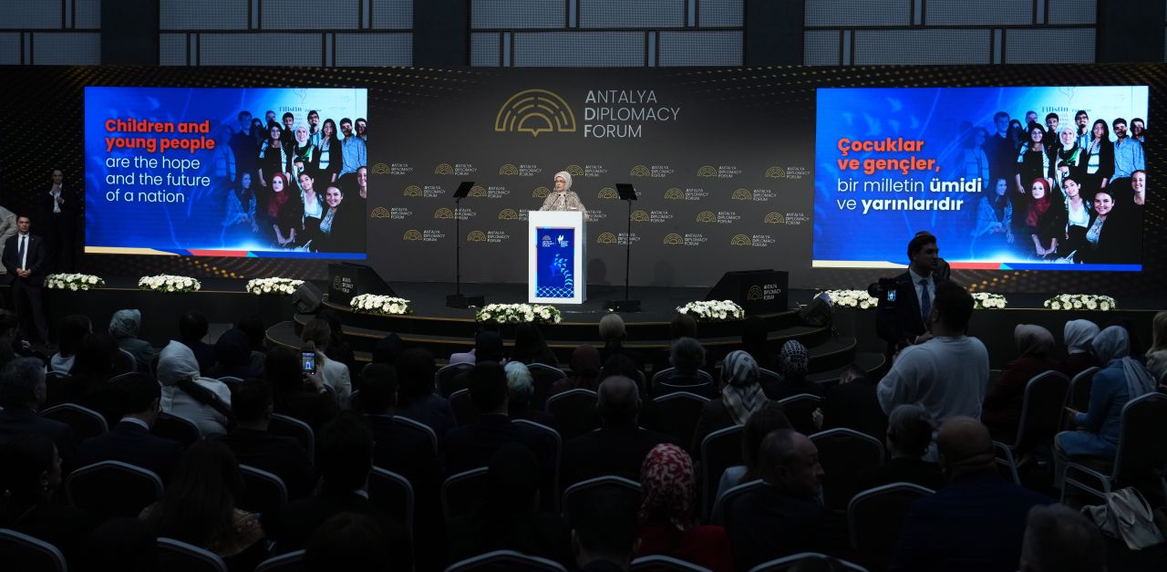 Emine Erdoğan'dan Filistinli çocukların eğitimi için çağrı