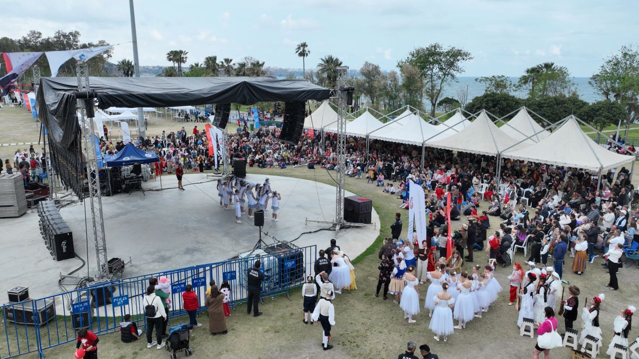 Çocuk Festivali Galası renkli görüntülere sahne oldu