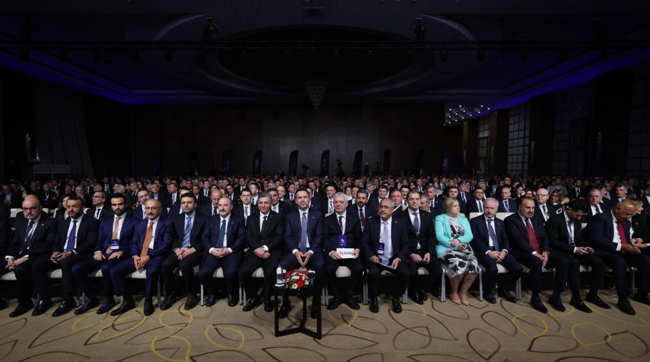 Bakan Bayraktar: Hedef yeni enerji mimarisi