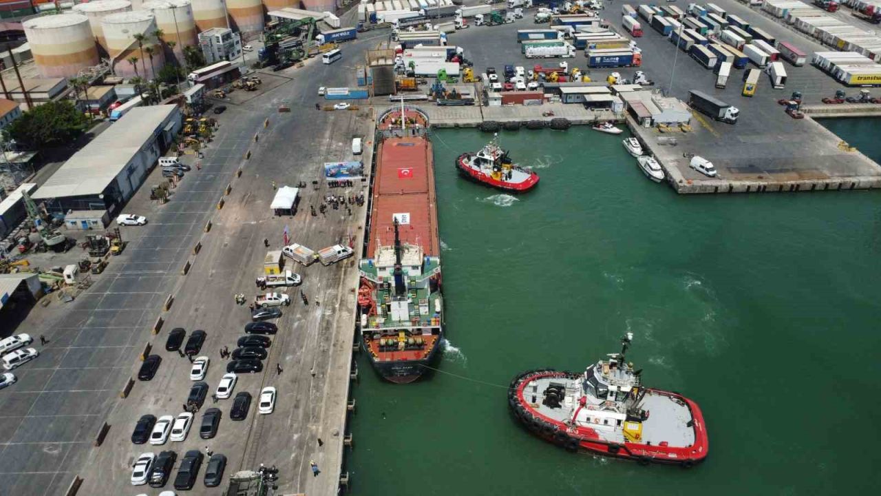 Mersin Limanı’ndan Lübnan’a 730 tonluk insani yardım yola çıktı