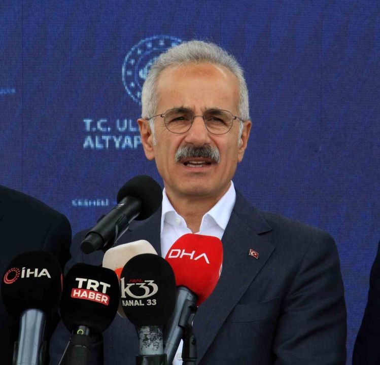 Bakan Uraloğlu duyurdu:"Çeşmeli-Kızkalesi Otoyolunda ilk kısım temmuz ayında açılacak"