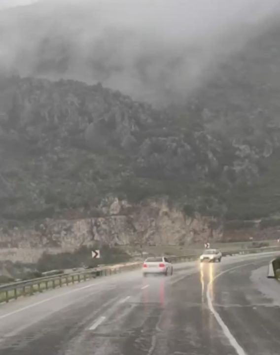 Kilometrelerce ters yönde ilerledi, kaza kıl payı atlatıldı