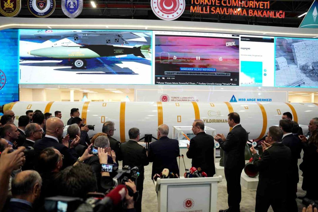 Türkiye’nin en büyük füzesi ilk kez sergilendi