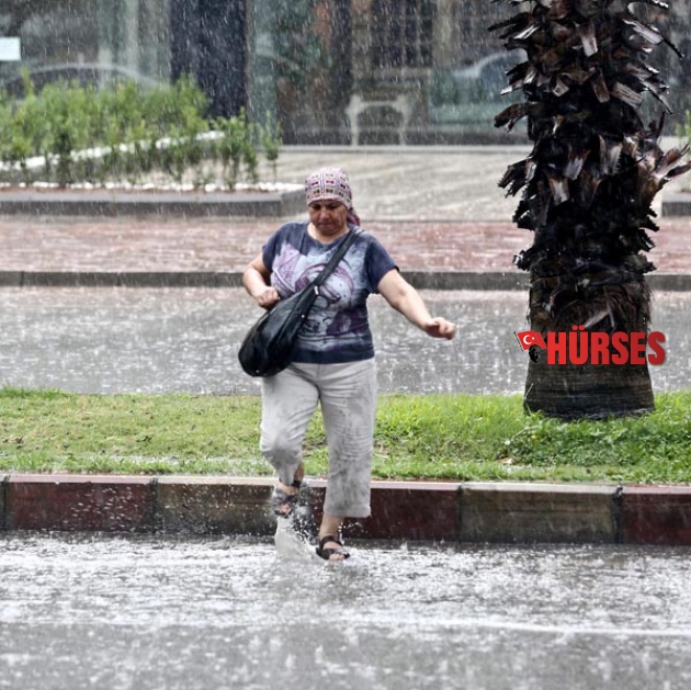 ANTALYA'DA BEKLENMEYEN SAĞANAK