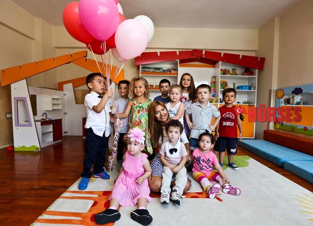 İNGİLİZCEYİ OYUN OYNAYARAK ÖĞRENİYORLAR