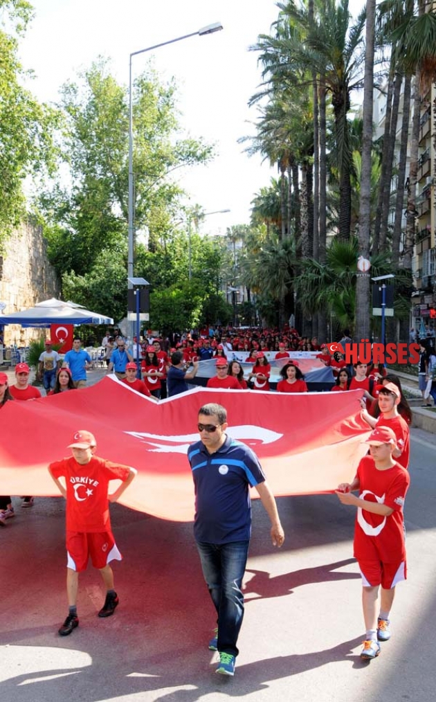 ANTALYA GENÇLİĞİ ATA'YI ANDI