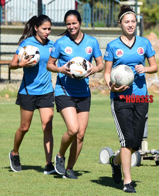 'DİŞİ RONALDİNHO'DAN FUTBOL ŞOV