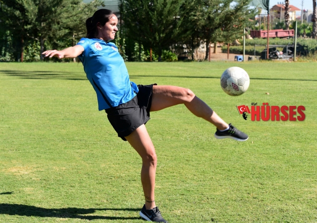 'DİŞİ RONALDİNHO'DAN FUTBOL ŞOV