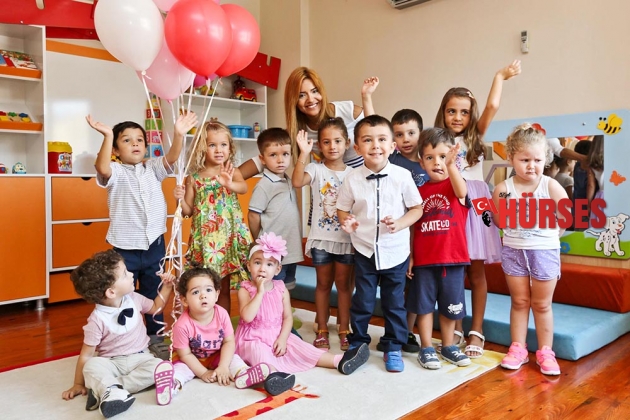 İNGİLİZCEYİ OYUN OYNAYARAK ÖĞRENİYORLAR