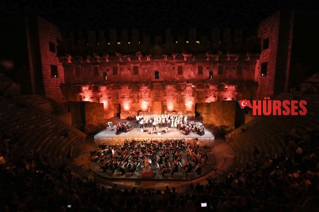 ÜNLÜ FESTİVAL ASPENDOS'TA BAŞLADI