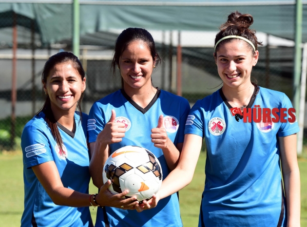 'DİŞİ RONALDİNHO'DAN FUTBOL ŞOV