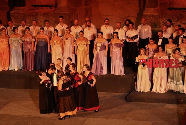 ÜNLÜ FESTİVAL ASPENDOS'TA BAŞLADI