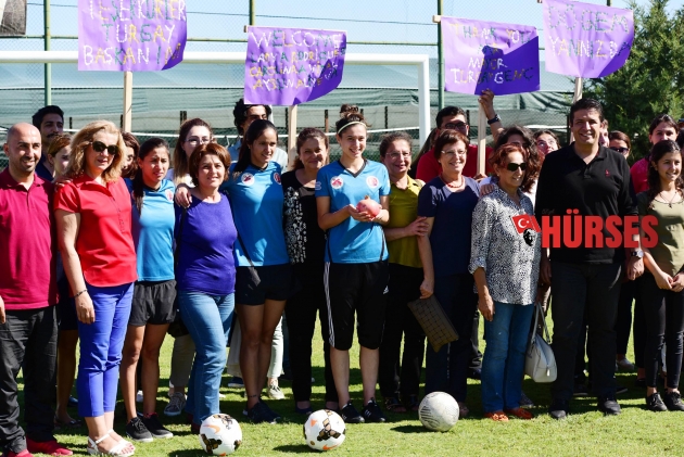 'DİŞİ RONALDİNHO'DAN FUTBOL ŞOV