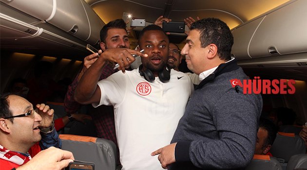 10 BİN METREDE GALİBİYET SEVİNCİ