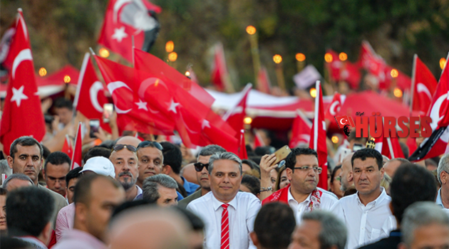 10 Kasım'da her yer kırmızı beyaz