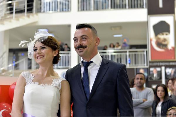 14 Şubat'ta 15 Dakikada Bir Nikah