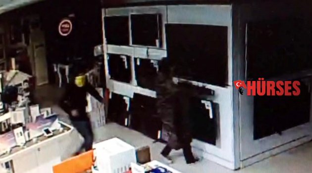 20 SANİYEDE İKİ TELEVİZYONU ÇALIP KAÇTILAR