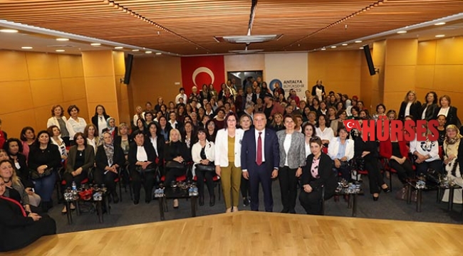 Böcek, kadınların  gücüne dikkat çekti