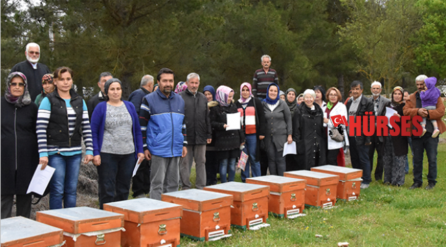 Kadınlara arı kovanı hediye edildi