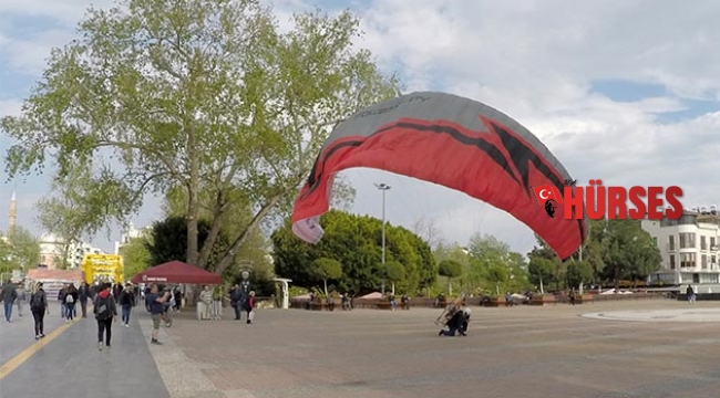 Kan vermeye paramotorla geldi