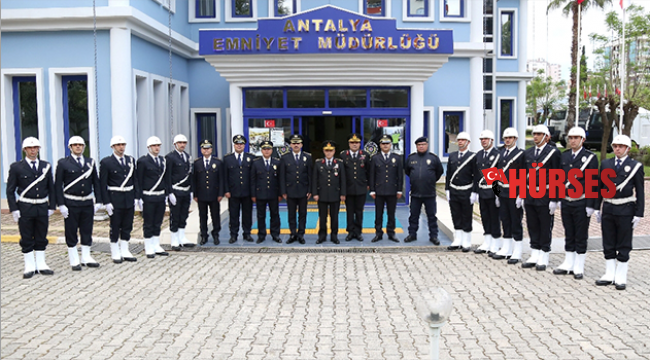 Komutandan ziyaret
